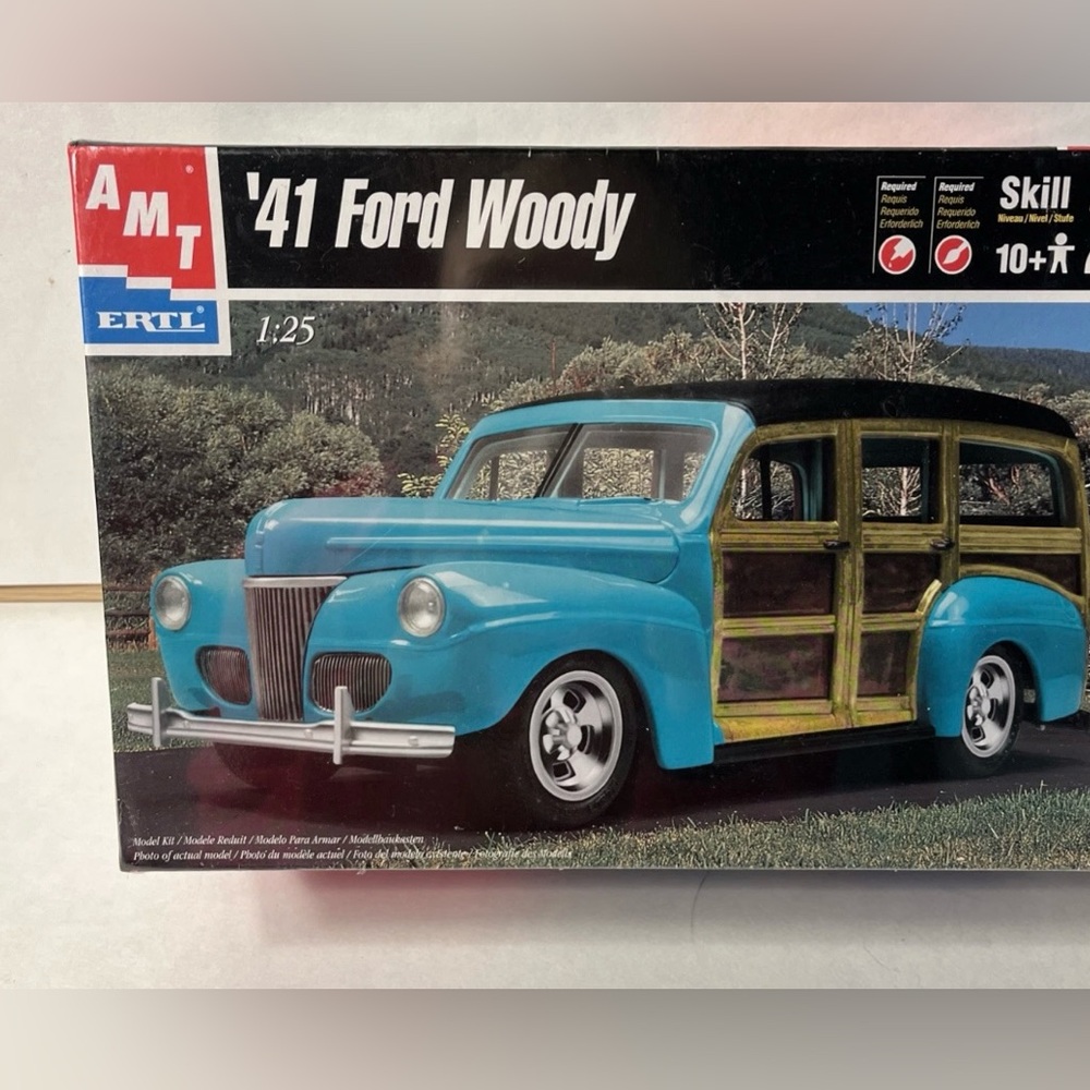AMT 41 Ford Woody Street Rod Model Kit 30052 Sealed 1:25 NICE BOX.